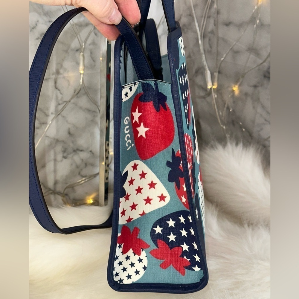 GUCCI Kids Strawberry & Stars Canvas Tote Bag Blue Italy 605614 Shoulder Strap - Picture 4 of 16